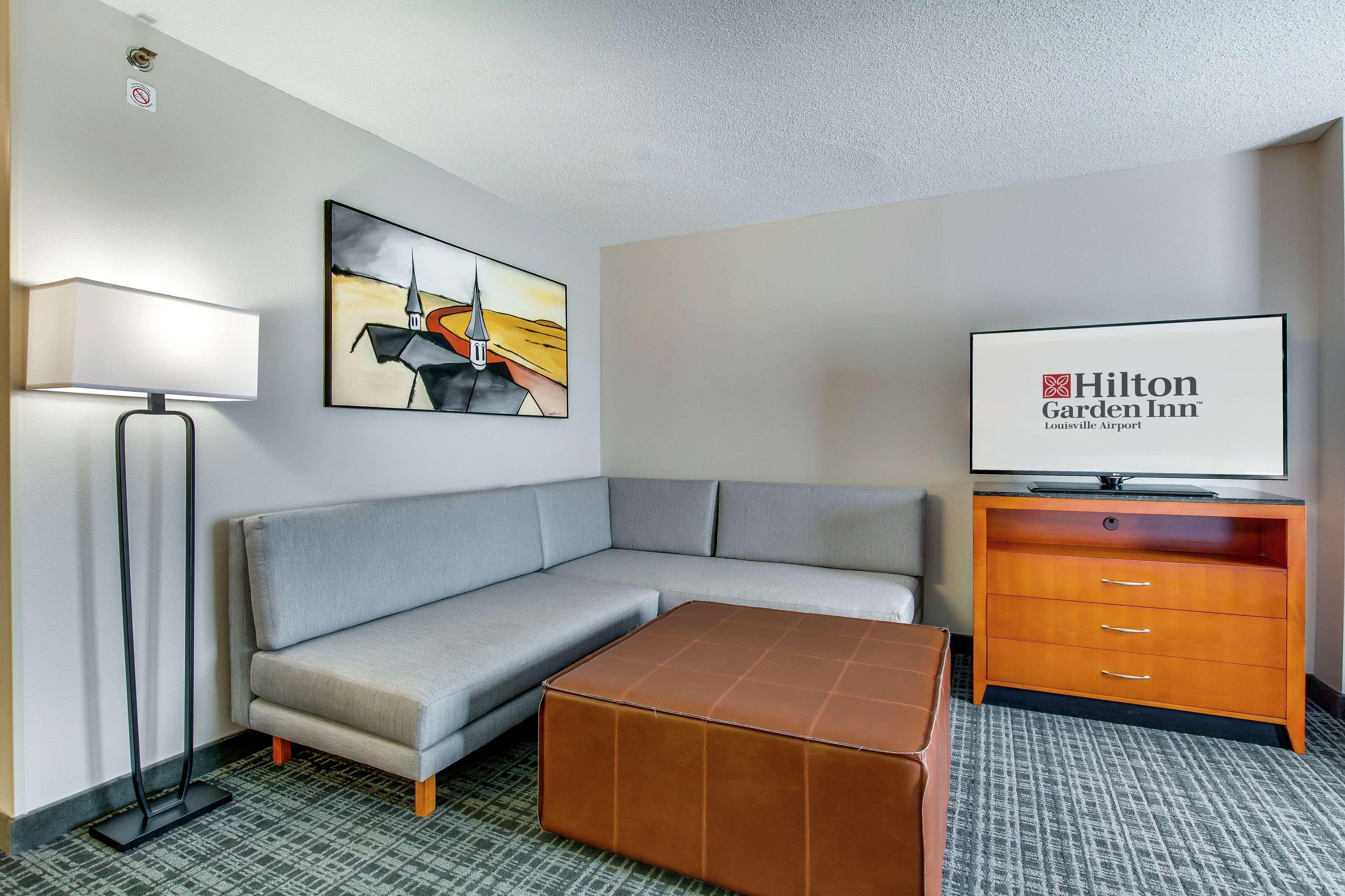 Hilton Garden Airport 3*