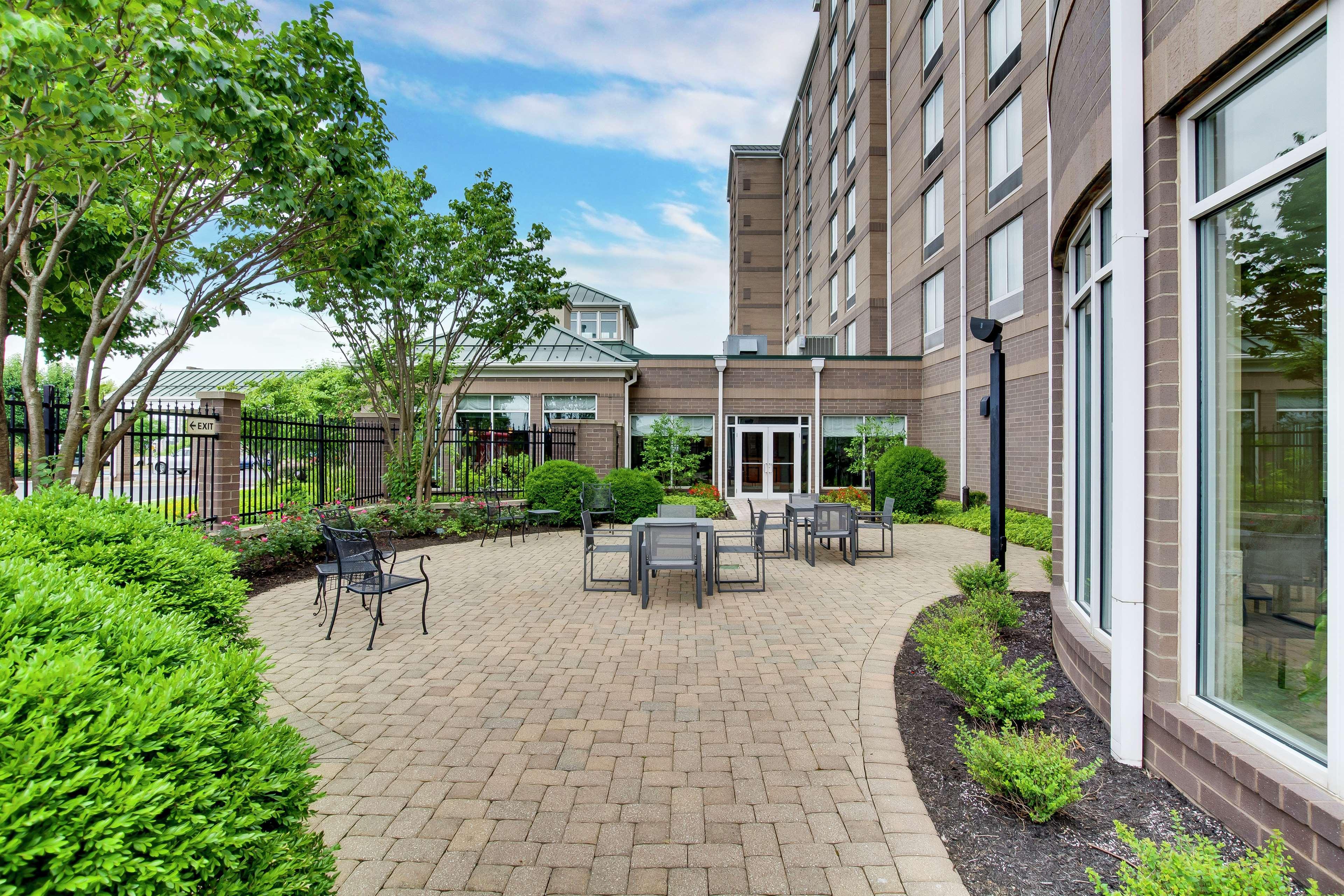 Hilton Garden Airport Hotel 3*