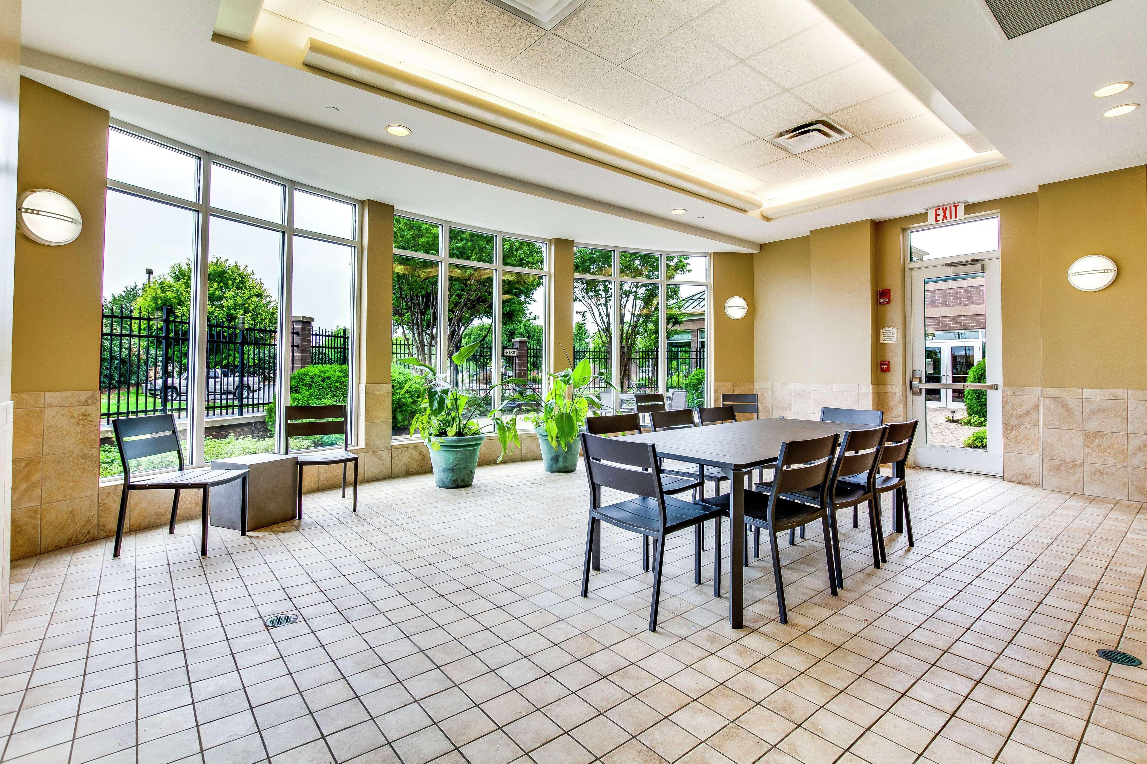 Hilton Garden Airport Hotel