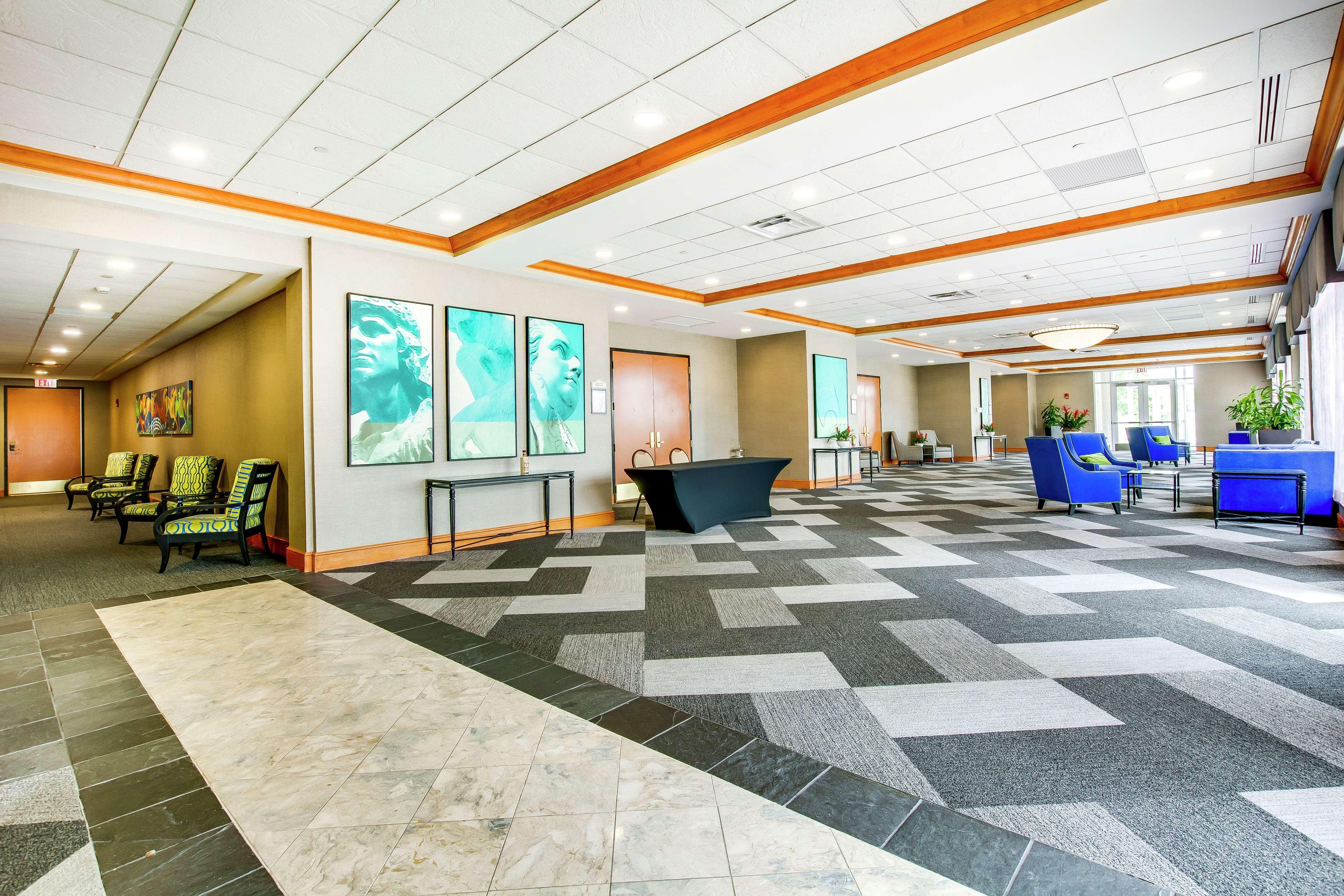 Hilton Garden Airport Hotel 3*