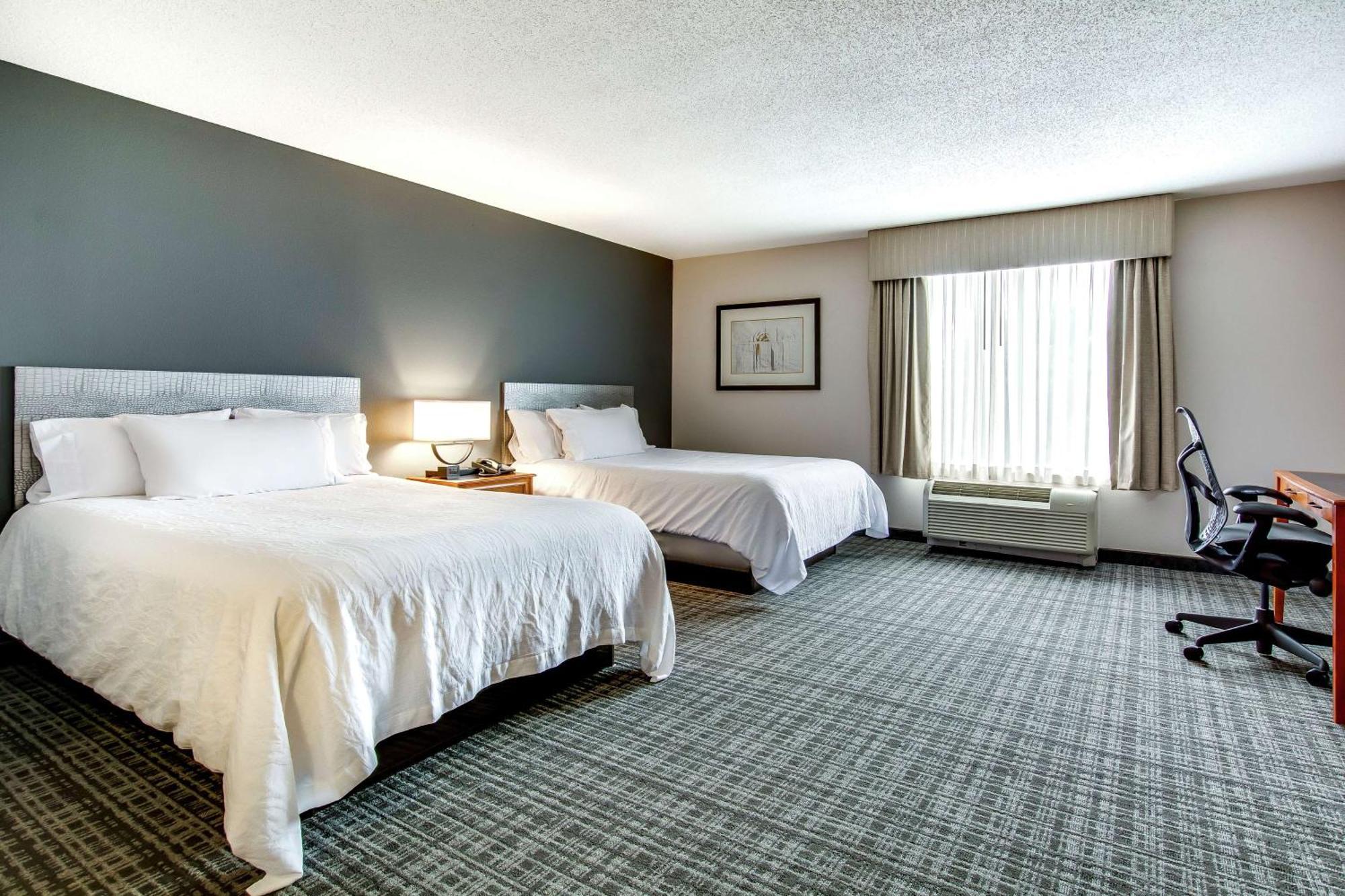 Hilton Garden Airport 3*